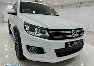 Volkswagen Tiguan 1.4 TSI AT Sunroof 2016 White Rear Entertainment